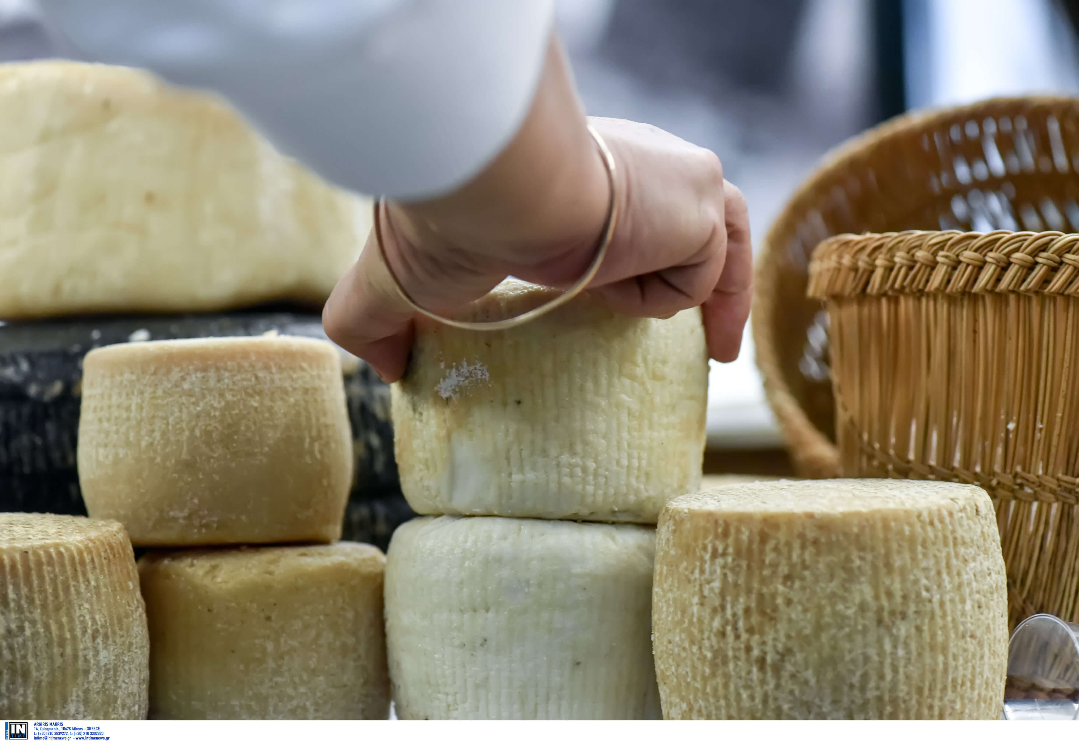 Ορεστιάδα: Ευχάριστα νέα για την υπάλληλο που απολύθηκε από σούπερ μάρκετ επειδή έκοψε σαλάμι και τυρί στην ίδια μηχανή!