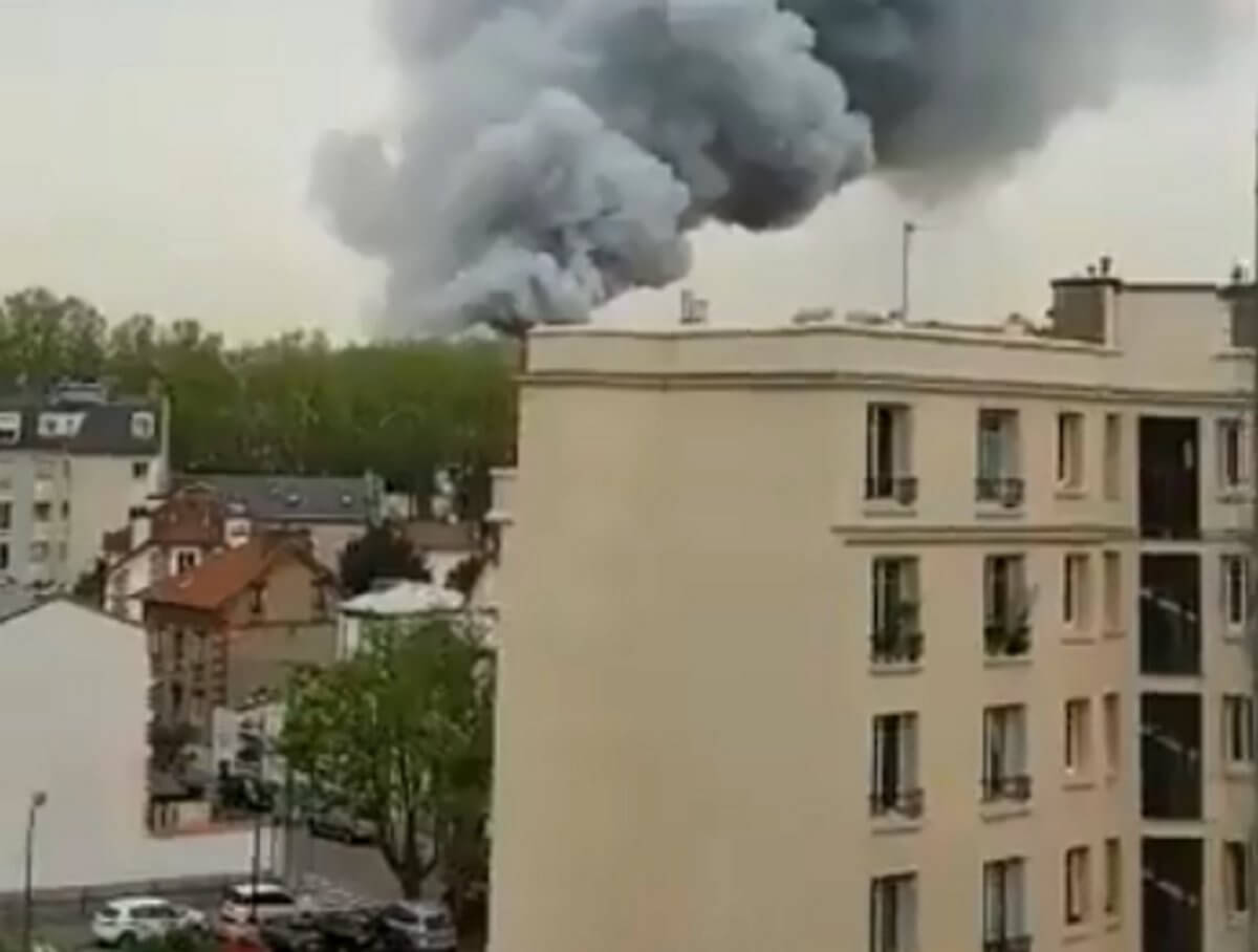 Φωτιά τώρα στις Βερσαλίες – Συναγερμός στις πυροσβεστικές δυνάμεις!