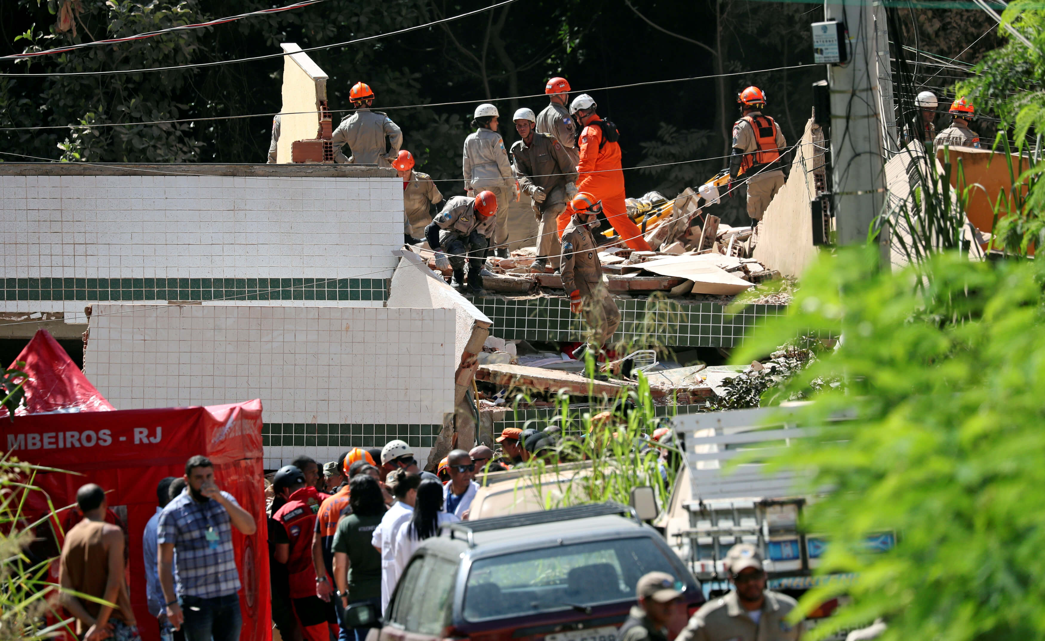 Βραζιλία: Δύο νεκροί από την κατάρρευση δύο κτιρίων σε φαβέλα