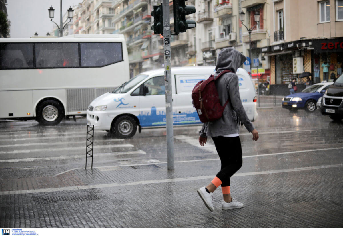 Καιρός σήμερα: Αφήστε τα μαγιό και πιάστε… τις ομπρέλες – Που θα χτυπήσει η κακοκαιρία