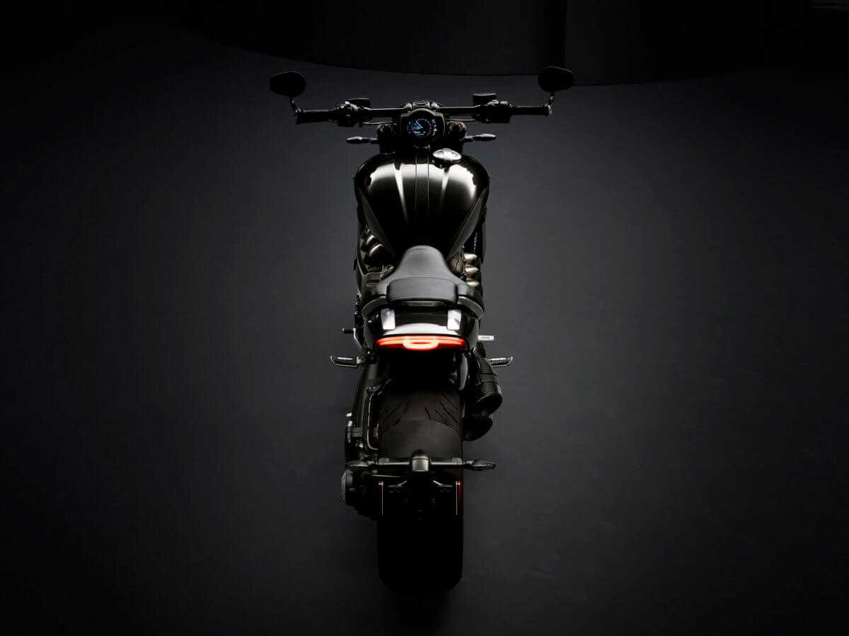 Αυτή είναι η μοτοσικλέτα με τον μεγαλύτερο κινητήρα στον κόσμο! [vid]