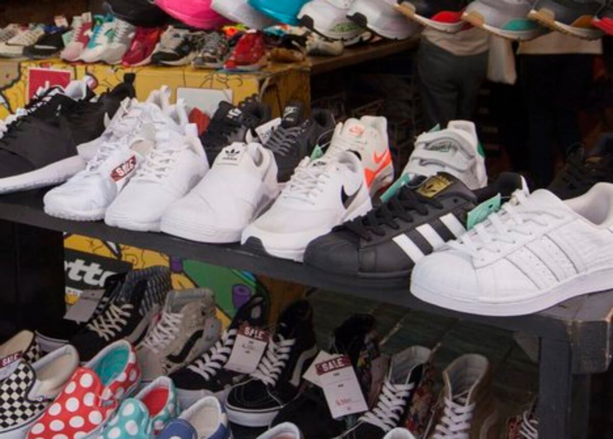 Τα καλύτερα sneakers για να τα συνδυάσεις με κοστούμι