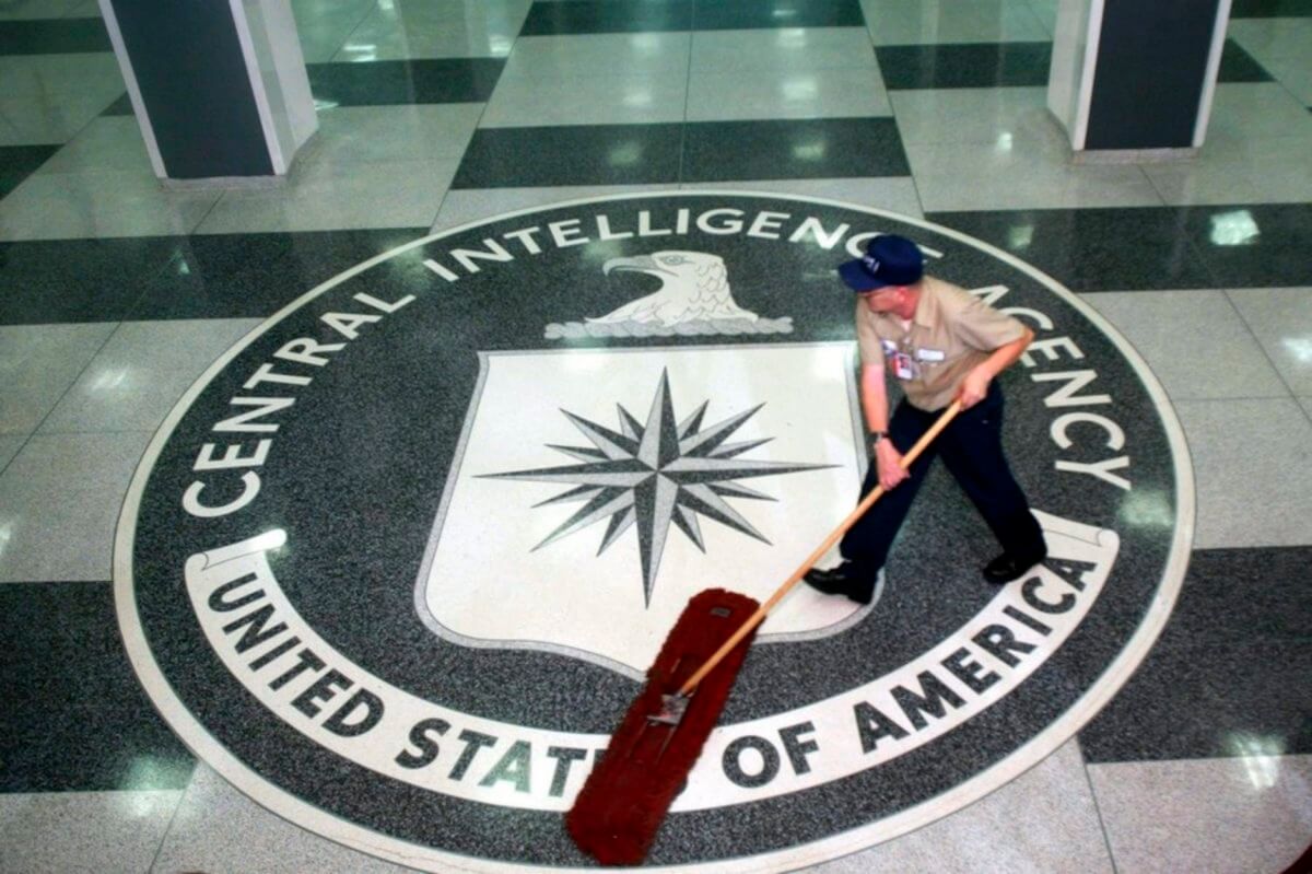 Πως μεταμφιέζονται οι κατάσκοποι της CIA