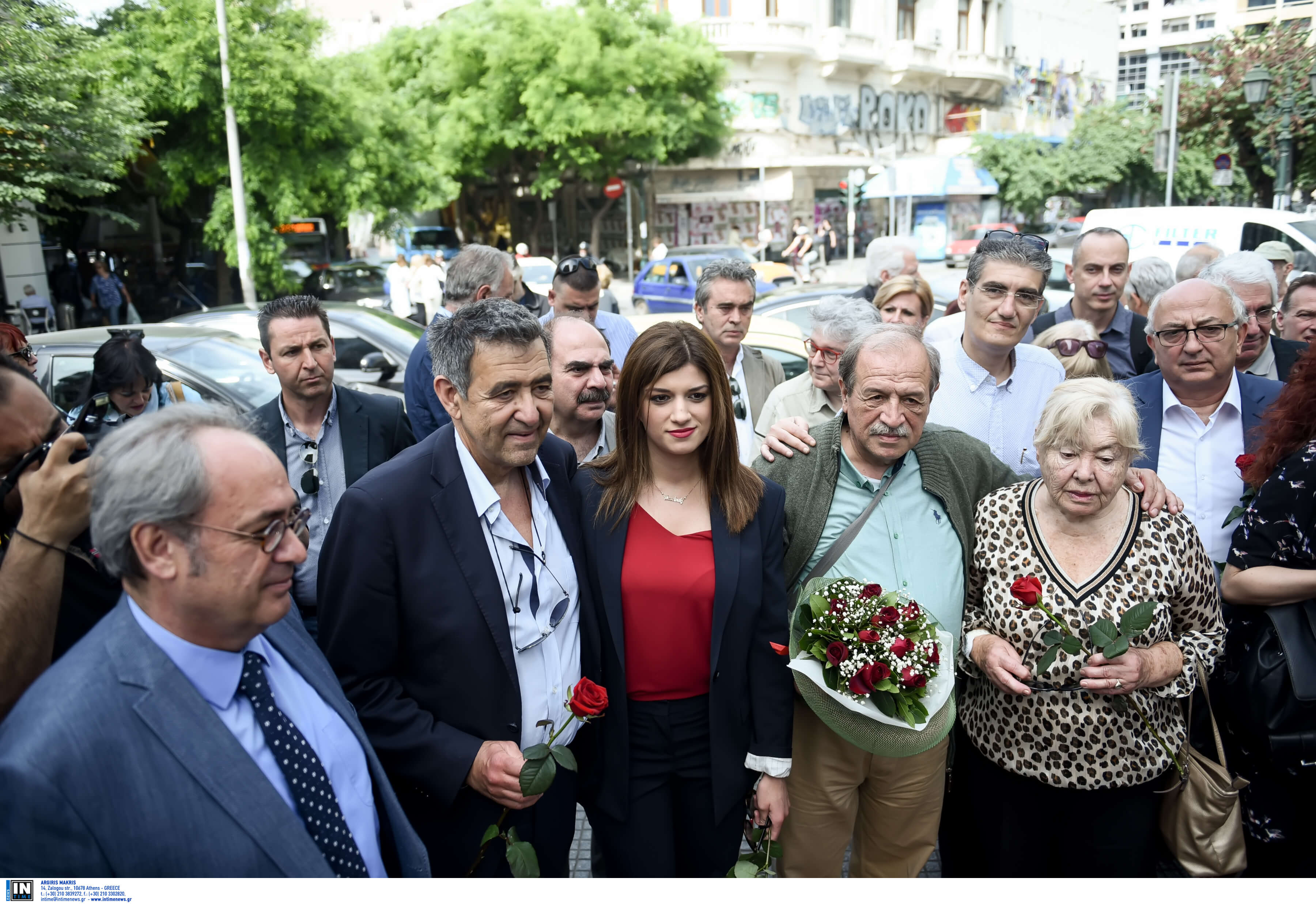 Θεσσαλονίκη: Στεφάνια στη μνήμη του Γρηγόρη Λαμπράκη – Συγκίνησε η παρουσία της συζύγου του [pics]