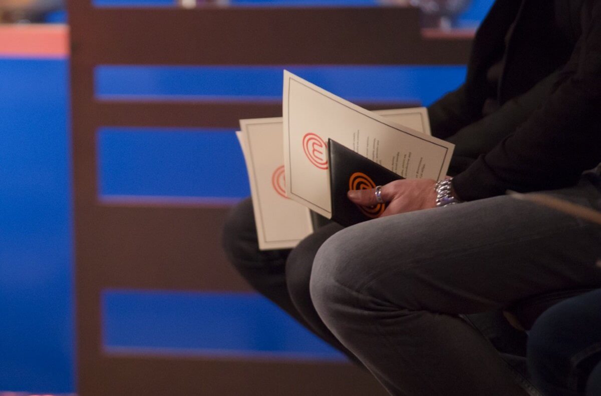 Φεύγει από το MasterChef με πιάτο του Γιάννη Λουκάκου και μένουν οι πέντε!