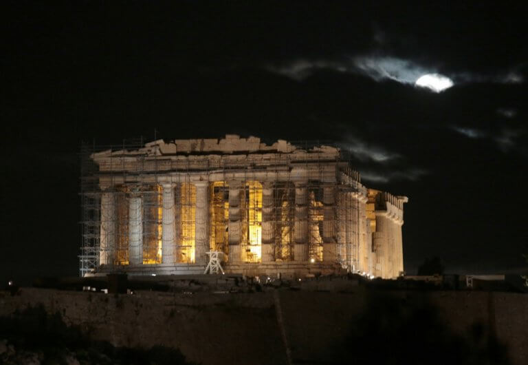 Ακρόπολη: Μελέτη και άμεσα σωστικά μέτρα για το μνημείο του Αγρίππα (pics)