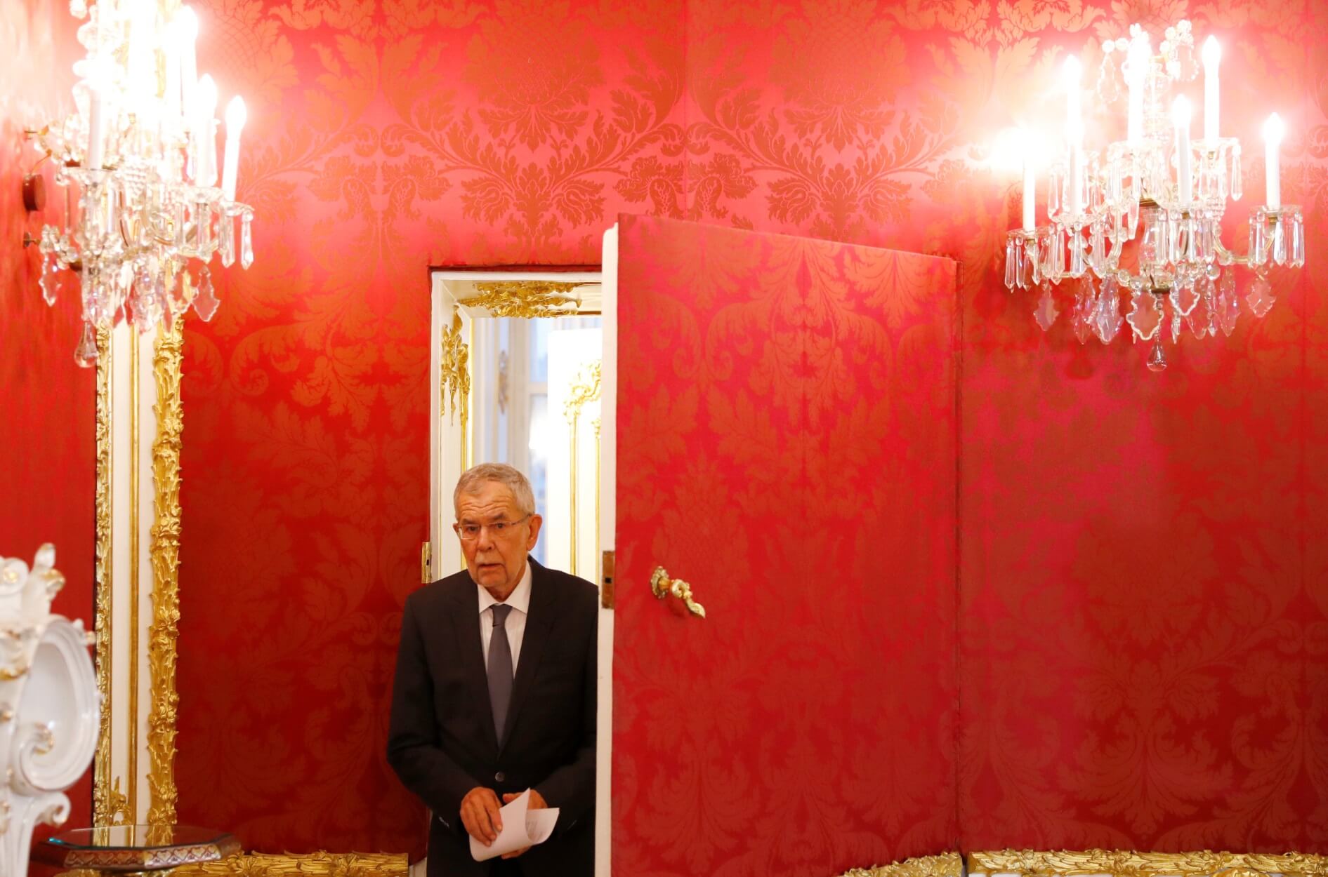 Αυστρία – πρόεδρος βαν ντερ Μπέλεν: Πρέπει να βρεθεί ξανά η εμπιστοσύνη στους θεσμούς