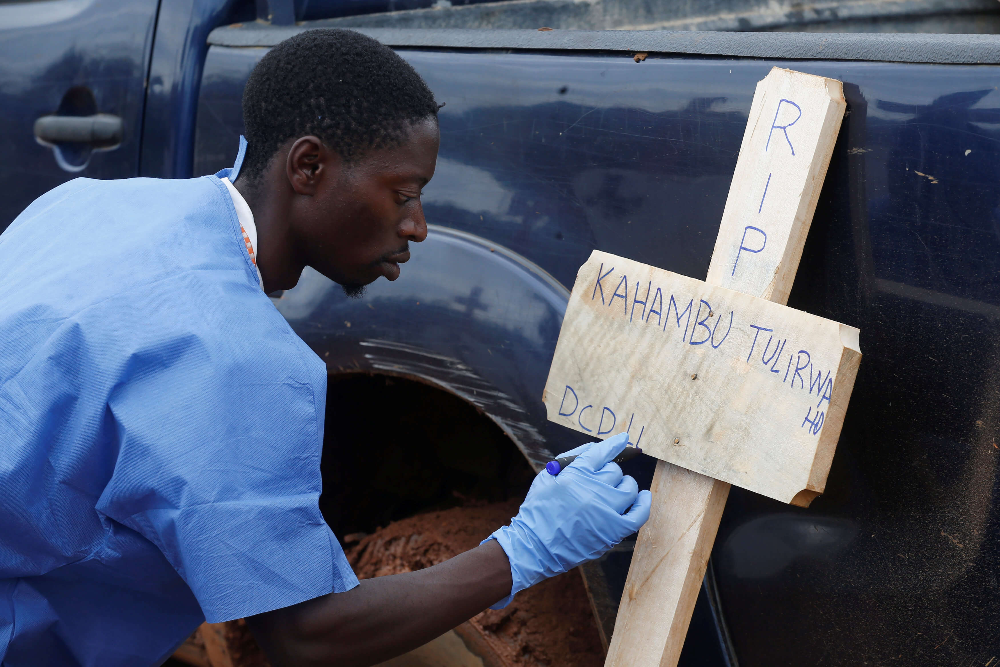 Έμπολα: Δεν έχει τέλος ο εφιάλτης – Πάνω από χίλιοι νεκροί στο Κονγκό