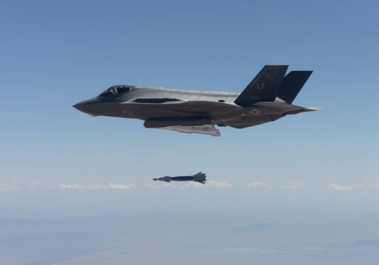 ΗΠΑ: Αν η Τουρκία αγοράσει τους S-400, τότε F-35 γιόκ!