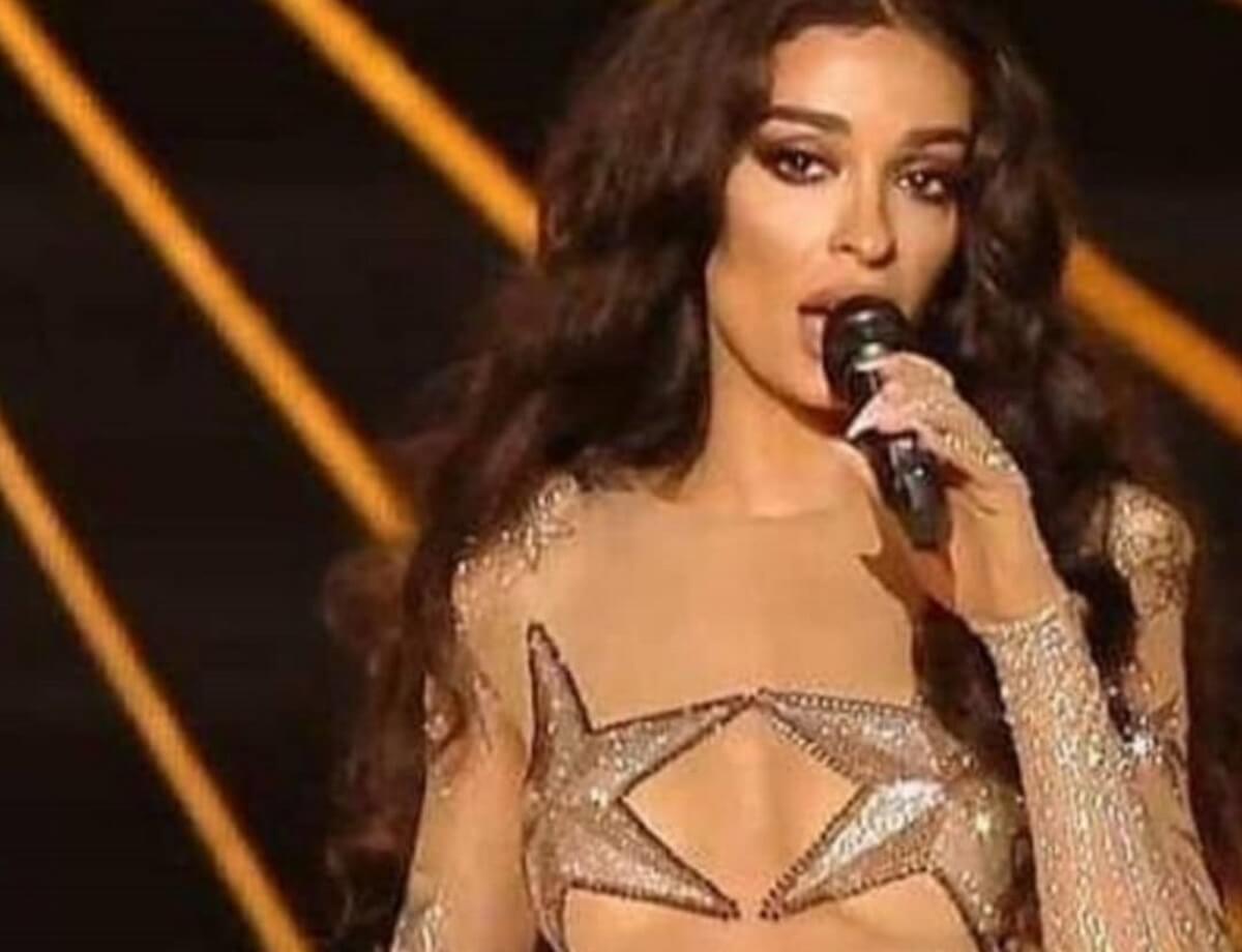 Ελένη Φουρέιρα: Πιο sexy από ποτέ στο backstage του διαγωνισμού με το εντυπωσιακό πανωφόρι της!