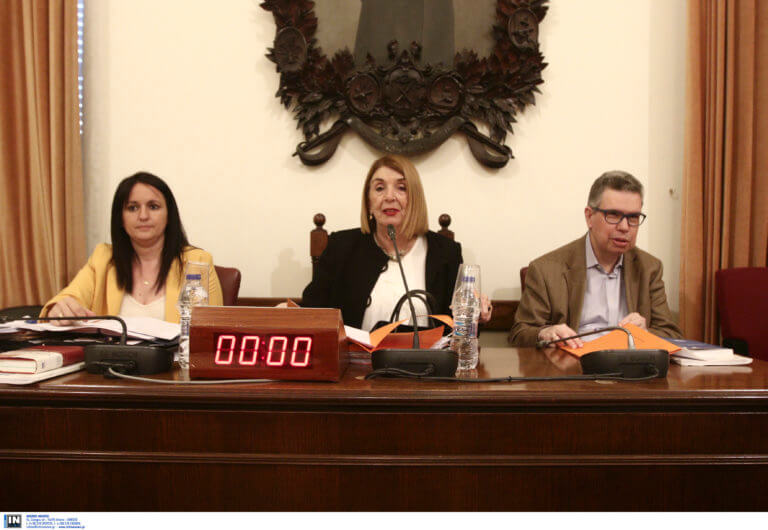 Άγρια κόντρα στη Βουλή για Πετσίτη, ΔΕΠΑ και παρεμβάσεις Χριστοδουλοπούλου