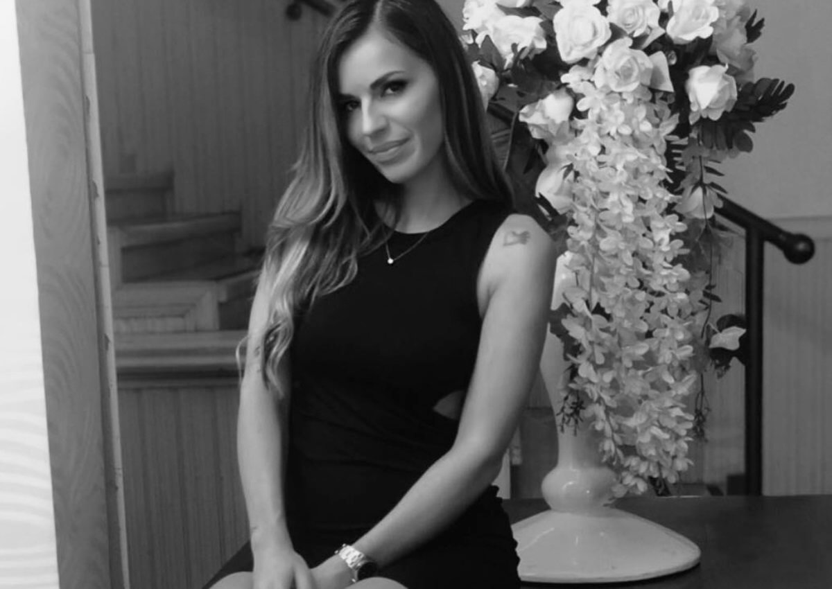 Χριστίνα Κολέτσα: Δεν φαντάζεστε τι φοράει για να σιδερώσει τα ρούχα στο σπίτι της! [pic]