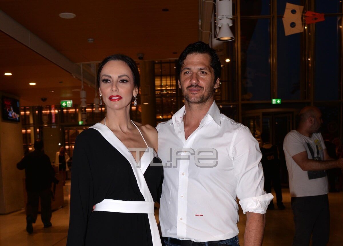 Μπέττυ Μαγγίρα: Σούπερ σέξι εμφάνιση σε fashion show, με τον σύζυγό της στο πλευρό της! [pics]