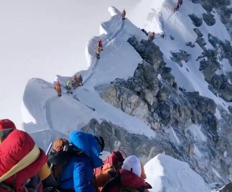 Έβερεστ: Γι’ αυτό πεθαίνουν οι ορειβάτες που θέλουν να κατακτήσουν την κορυφή του κόσμου – Video