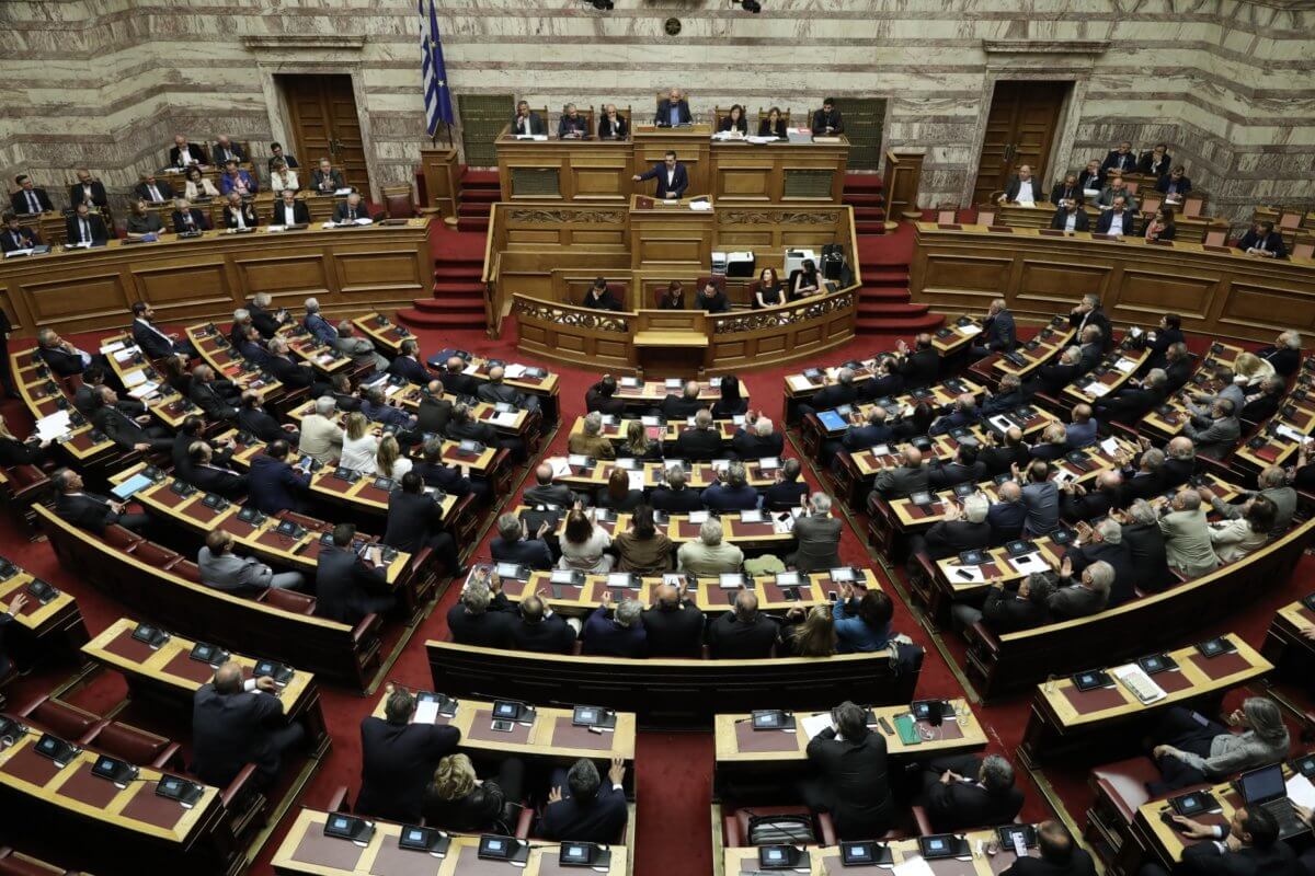 “Χαμός” στη Βουλή για την αναδιάρθρωση του ποδοσφαίρου! “Πέρασε” την τροπολογία ο ΣΥΡΙΖΑ