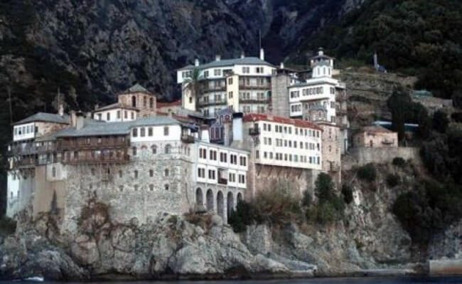 Ποια πασίγνωστη Ελληνίδα δημοσιογράφος παραβίασε το άβατο του Αγίου Όρους;