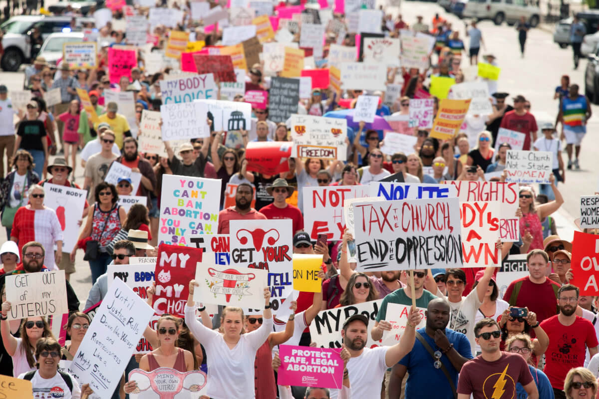 Αλαμπάμα: Χιλιάδες στους δρόμους κατά της απαγόρευσης των εκτρώσεων