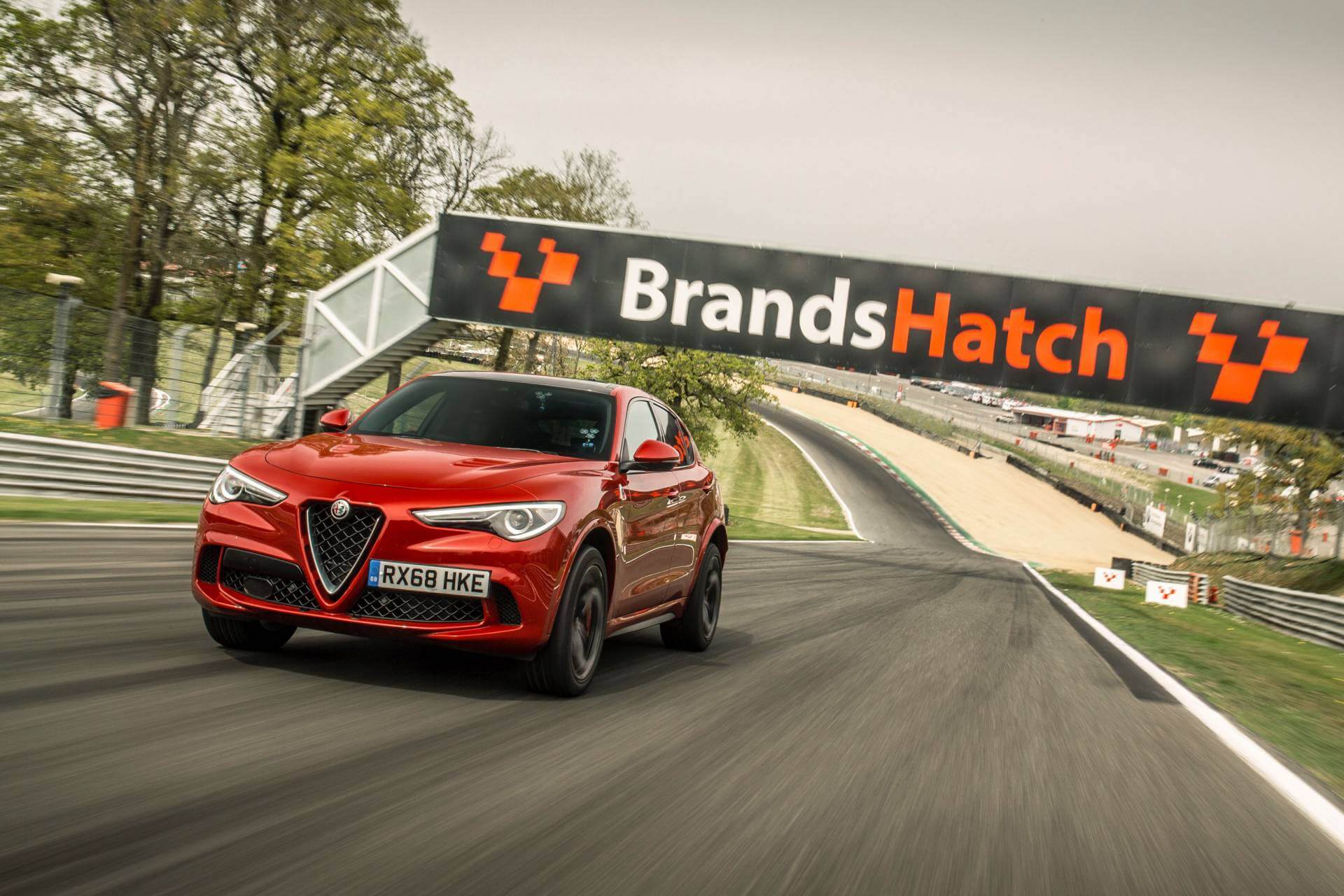 H Alfa Romeo Stelvio Quadrifoglio «έσπασε» τα χρονόμετρα σε τρεις πίστες! [vid]
