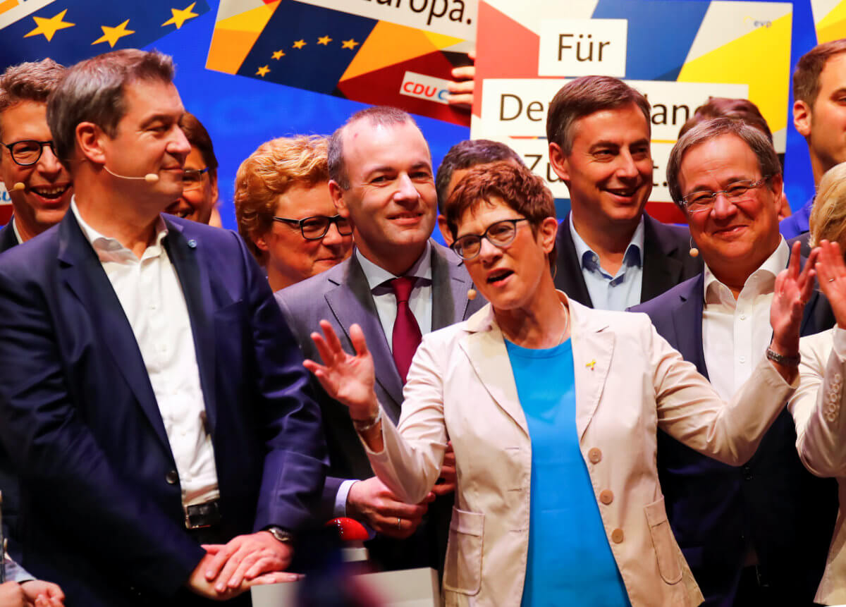 Γερμανία: Η Άνεγκρετ Κραμπ – Καρενμπάουερ δεν θα αναλάβει την καγκελαρία πριν από το 2021