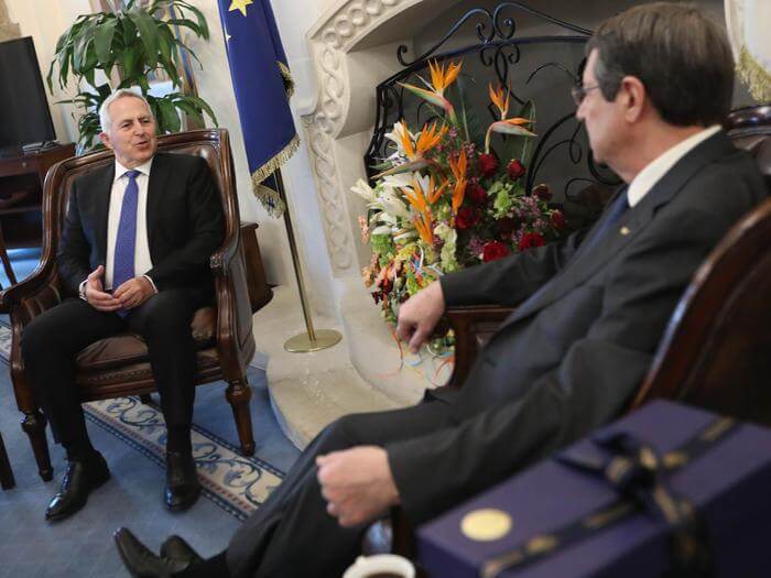 Στην Κύπρο ο Αποστολάκης για κρίσιμες συνομιλίες εν μέσω τουρκικής προκλητικότητας!