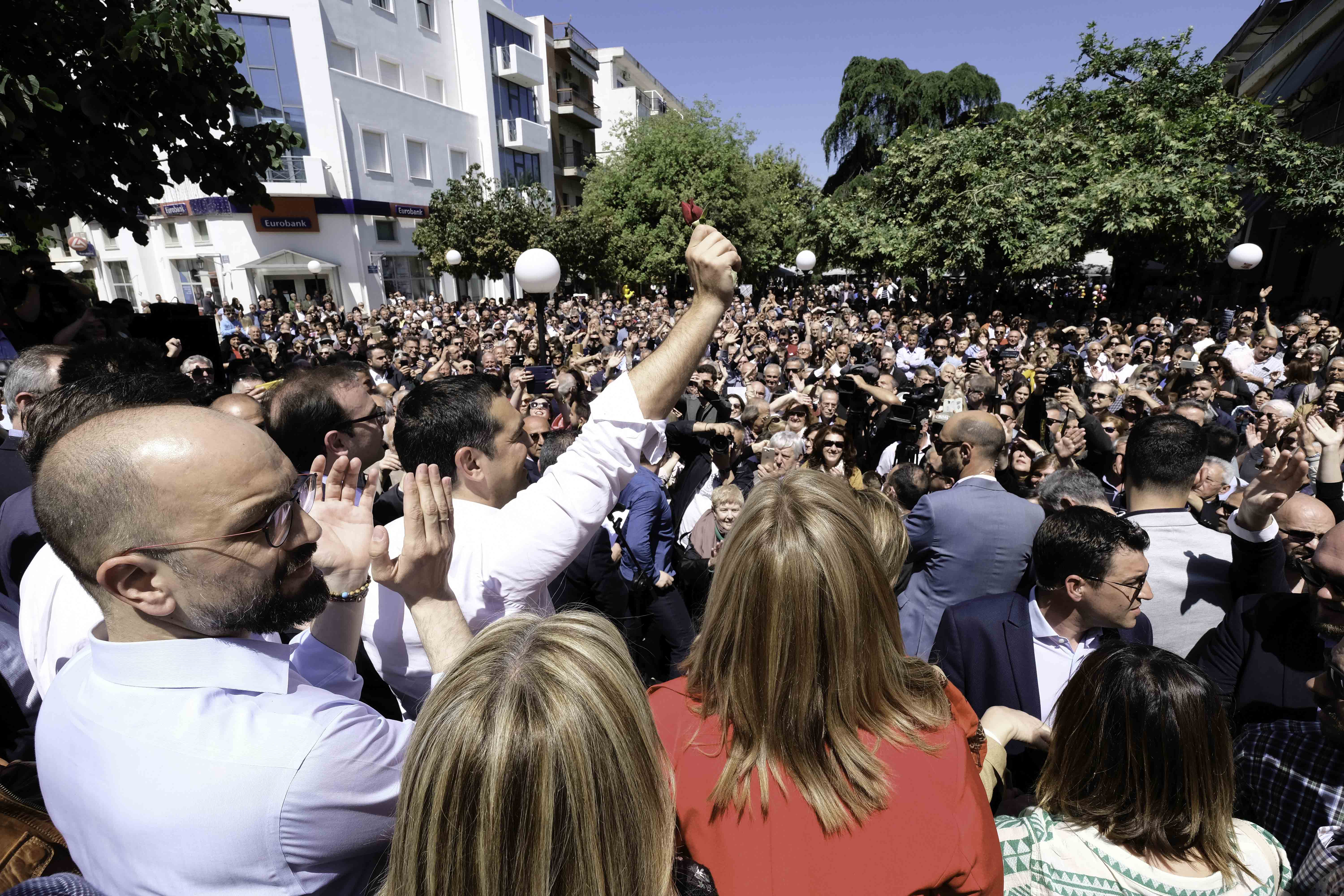 Τσίπρας από Άρτα: «Συγκινητική υποδοχή – Αυτή είναι πραγματική δημοσκόπηση!» [pics]