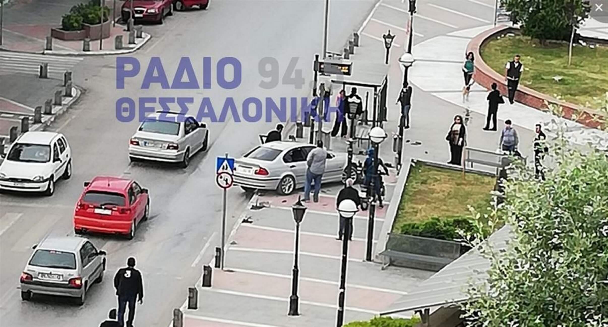 Θεσσαλονίκη: Αυτοκίνητο “καρφώθηκε” σε στάση λεωφορείου – Τρόμος στο Κορδελιό – video