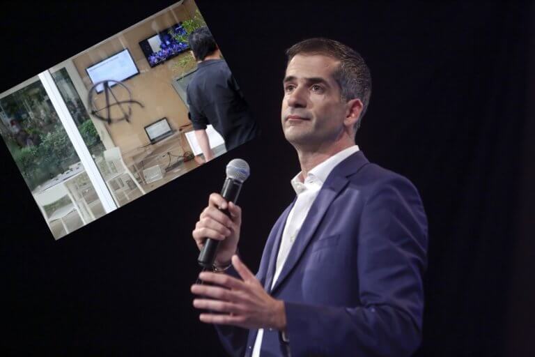 Οργισμένος Μπακογιάννης! Νέα αισχρά συνθήματα για τον πατέρα του!