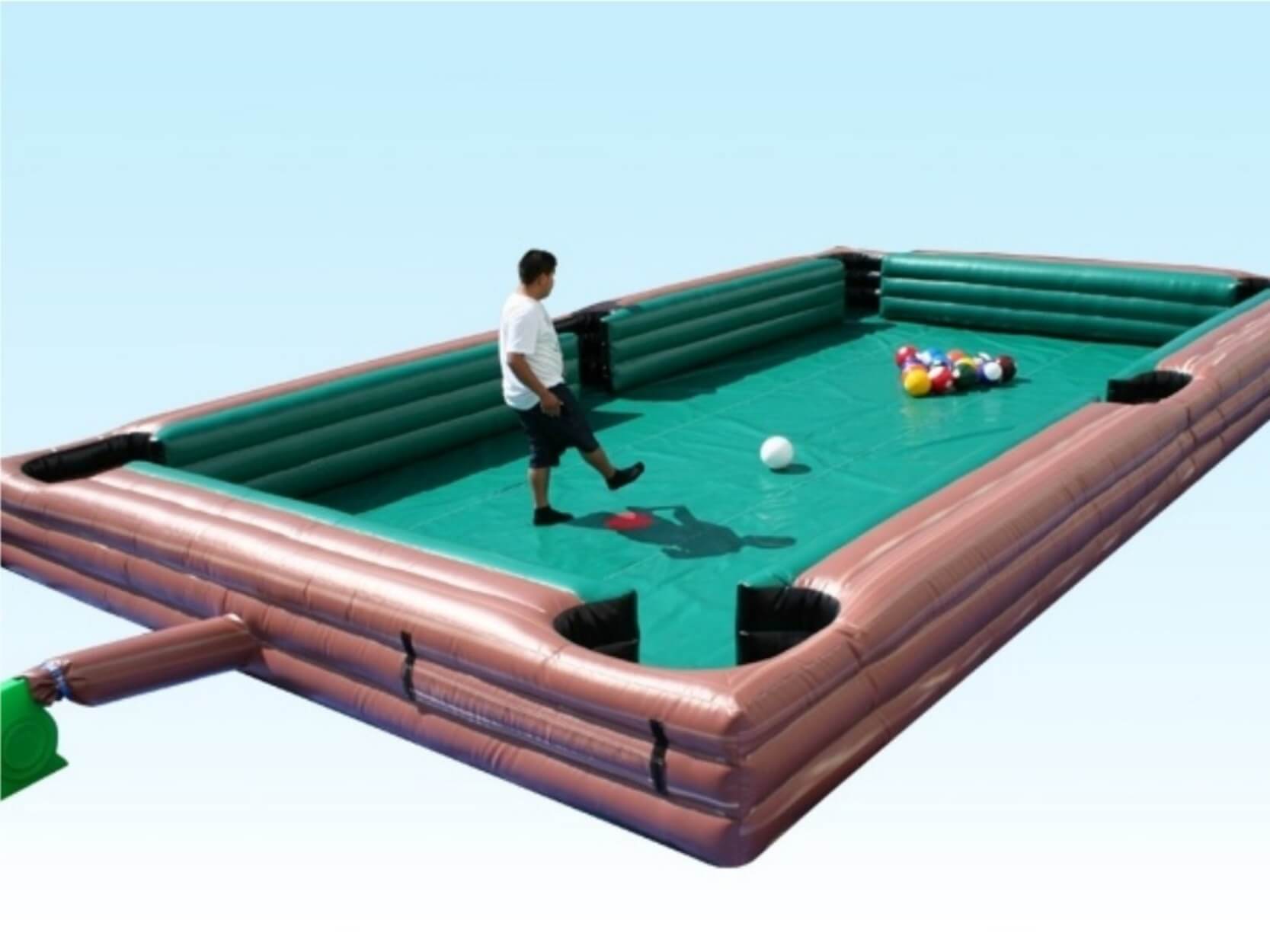 Τώρα μπορείς να παίξεις μπιλιάρδο και με τα πόδια! Η νέα μόδα που ακούει στο όνομα “ποδομπιλιάρδο”