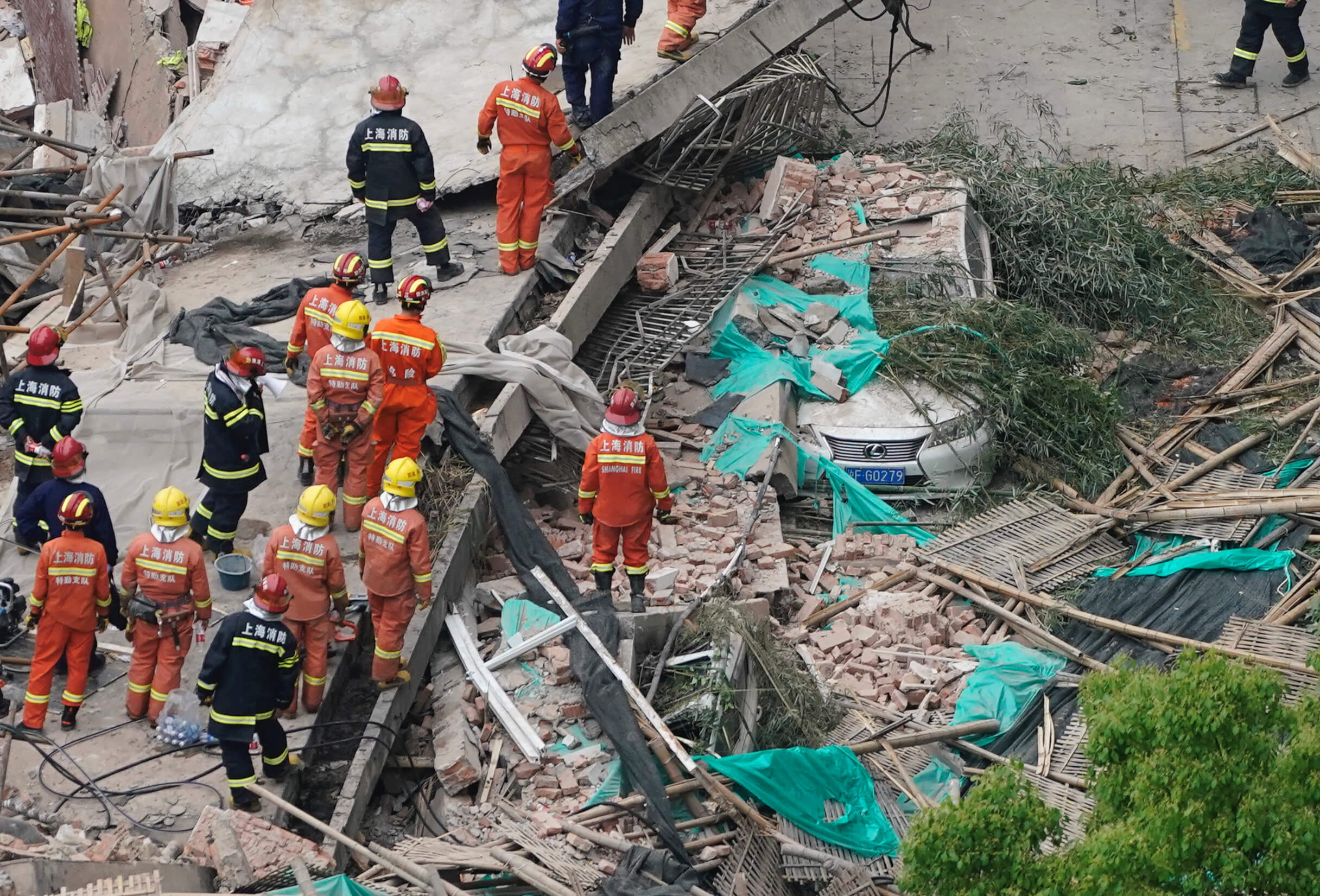 Κίνα: Αγωνία για τους εγκλωβισμένους μετά από κατάρρευση κτιρίου [pics]