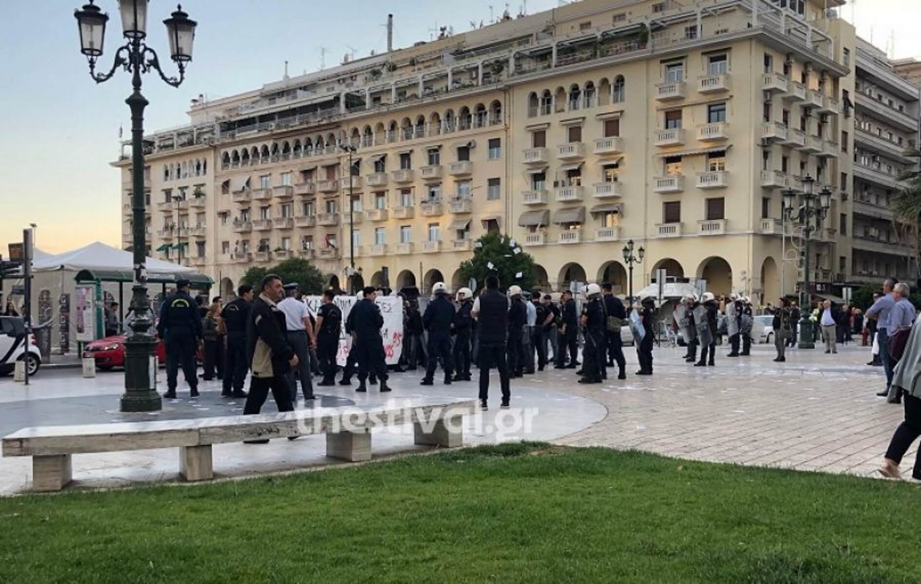 Θεσσαλονίκη: Διαμαρτυρία για τον Κουφοντίνα έξω από ομιλία του Μεϊμαράκη