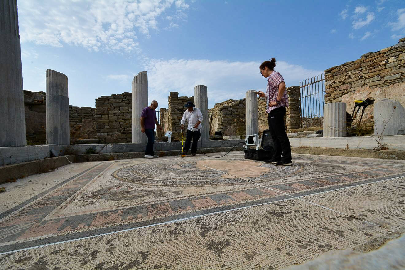 Δήλος: Έκλεισε το αναψυκτήριο του αρχαιολογικού χώρου – Δωρεάν εμφιαλωμένο νερό στους τουρίστες!