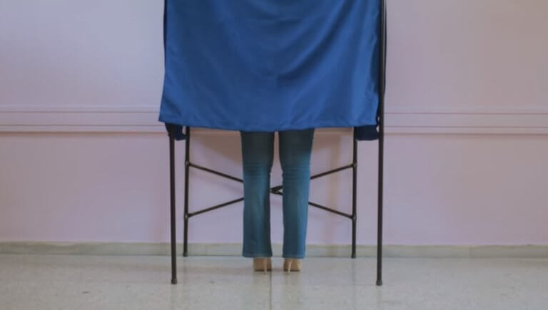 «Η Ρένα Δούρου διαλέγει κάθε μέρα εσένα»! Νέο σποτ πριν τον δεύτερο γύρο – video