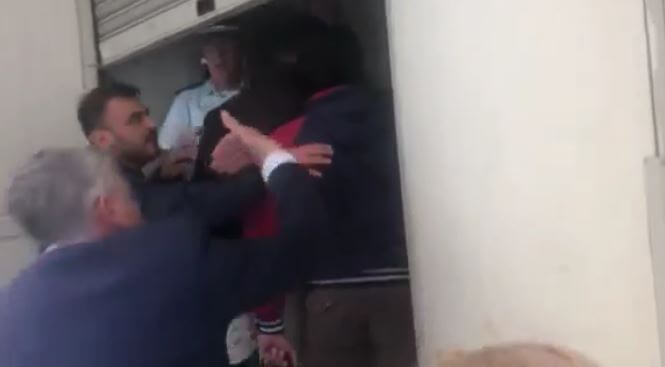 “Θερμό” επεισόδιο μεταξύ Γιαννάκου και Πολάκη έξω από το Υπουργείο Υγείας [vid]