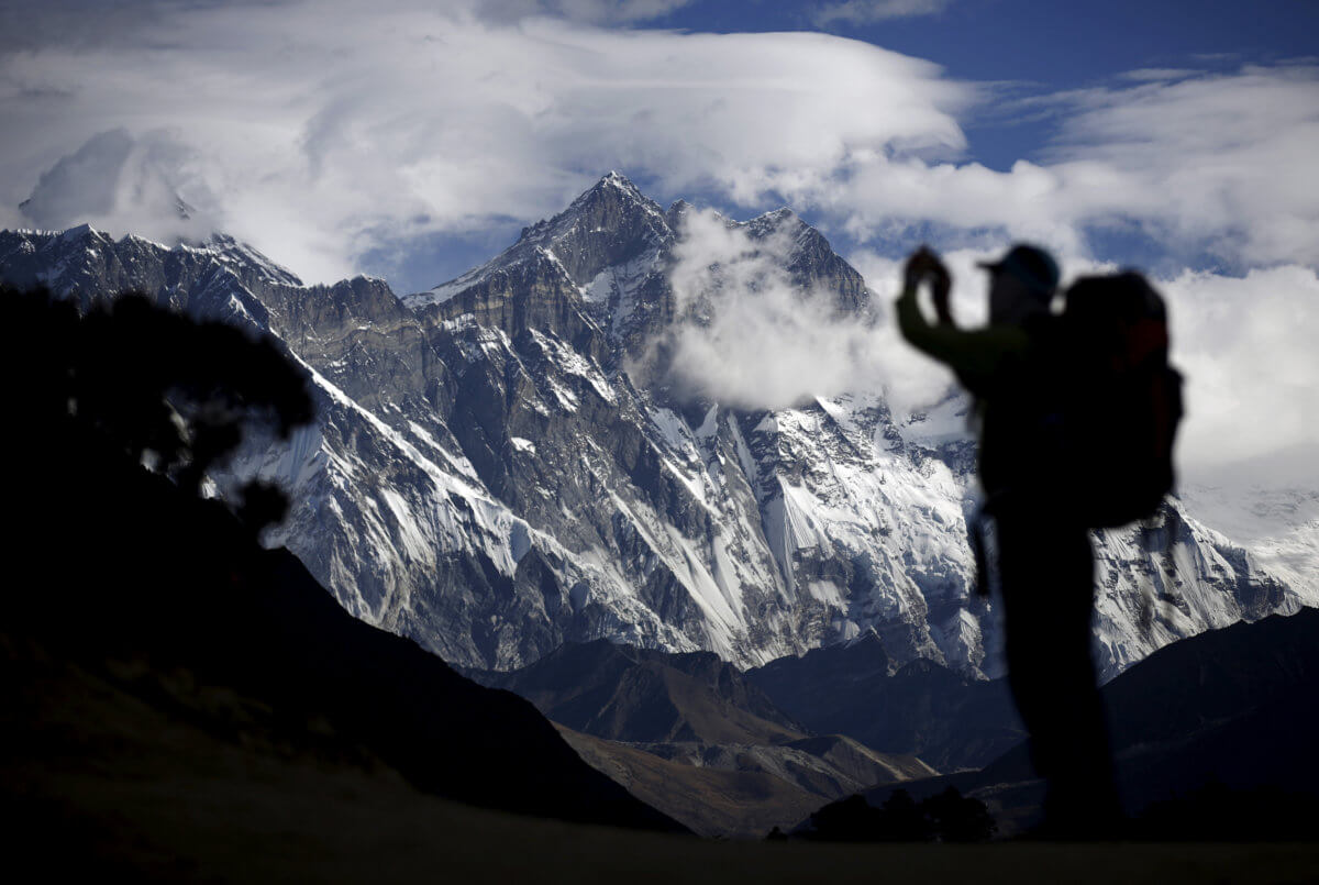 Νεπάλ: Τρεις ακόμη νεκροί στην κορυφή του Έβερεστ [pics]