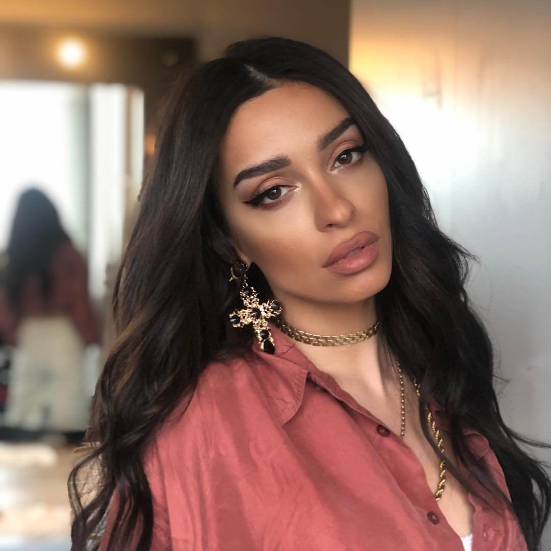 Ελένη Φουρέιρα: Ποζάρει με μπουρνούζι στο κρεβάτι λίγο πριν το Τελ Αβίβ! [pics]