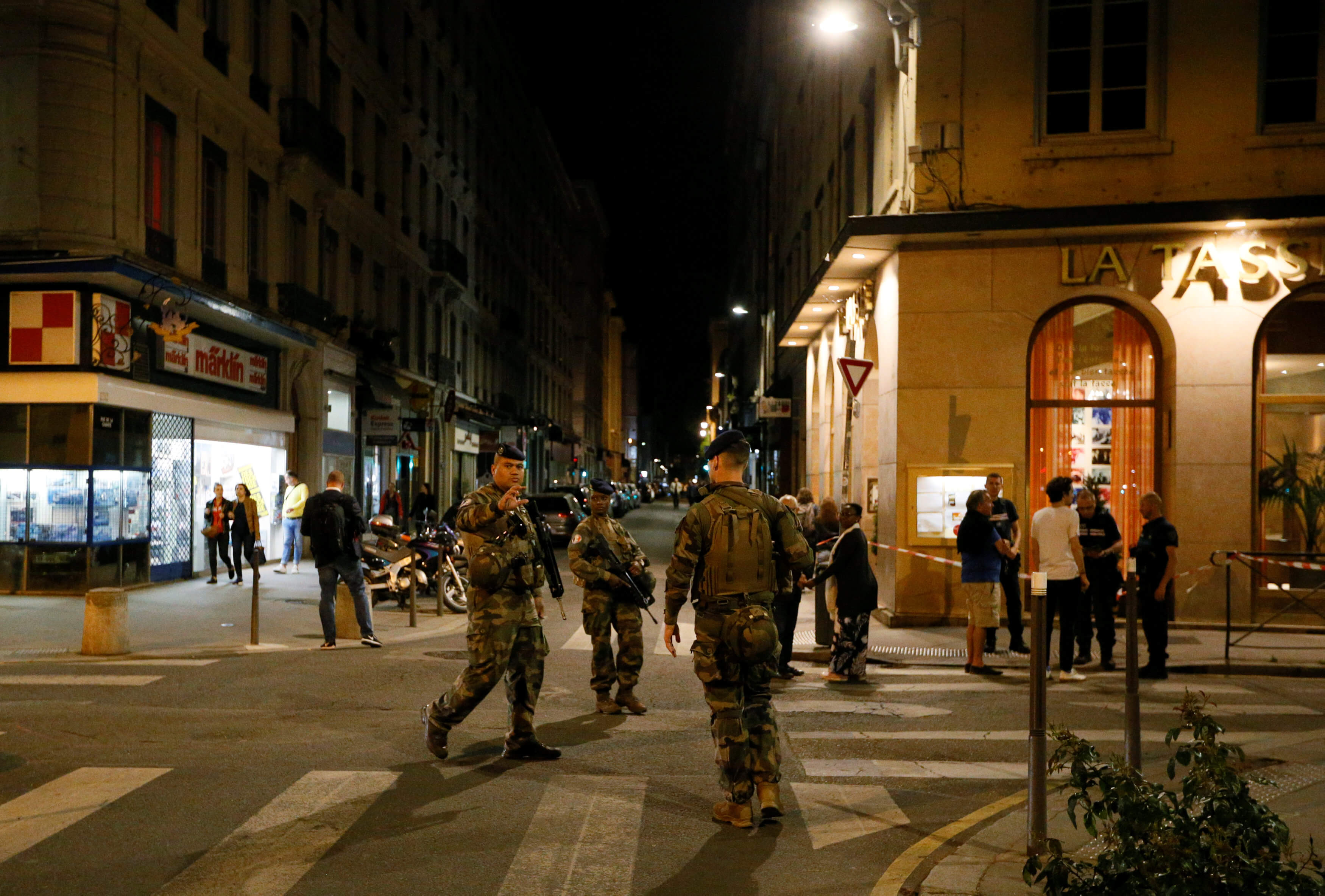 Γαλλία: Δυο νέες φωτογραφίες του υπόπτου για την έκρηξη στη Λιόν έδωσε η αστυνομία [pics]