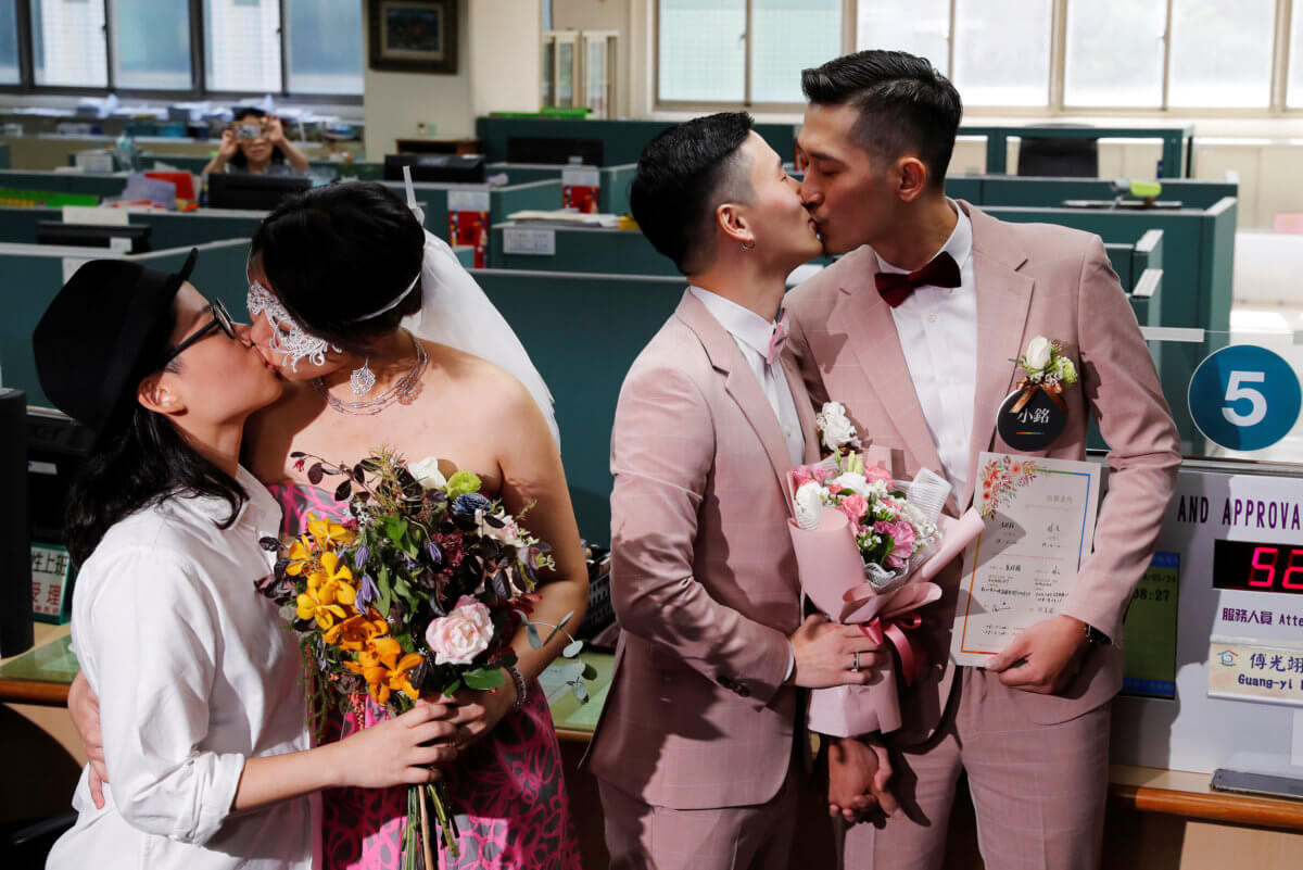 Οι πρώτοι γάμοι ομοφυλοφίλων στην Ταϊβάν είναι γεγονός [pics]