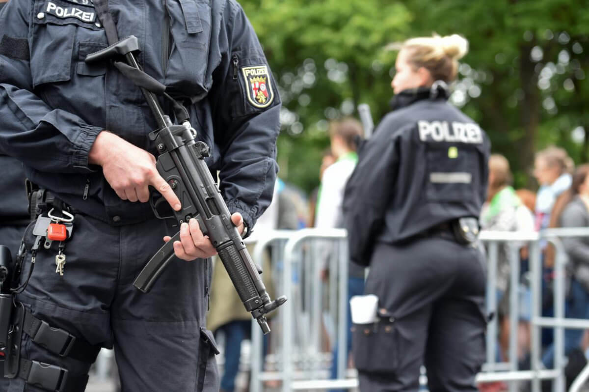 Γερμανία: Έρευνα της αντιτρομοκρατικής σε σπίτια 5 νεαρών υπόπτων για τρομοκρατική επίθεση