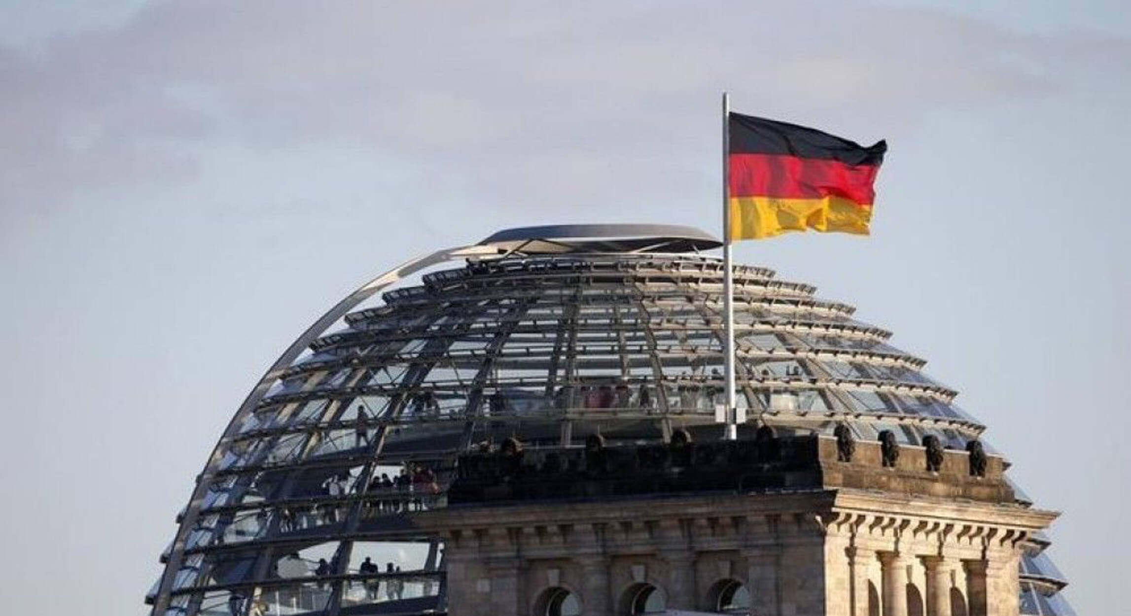 Γερμανία: “Χαμός” ξανά για τον εθνικό ύμνο