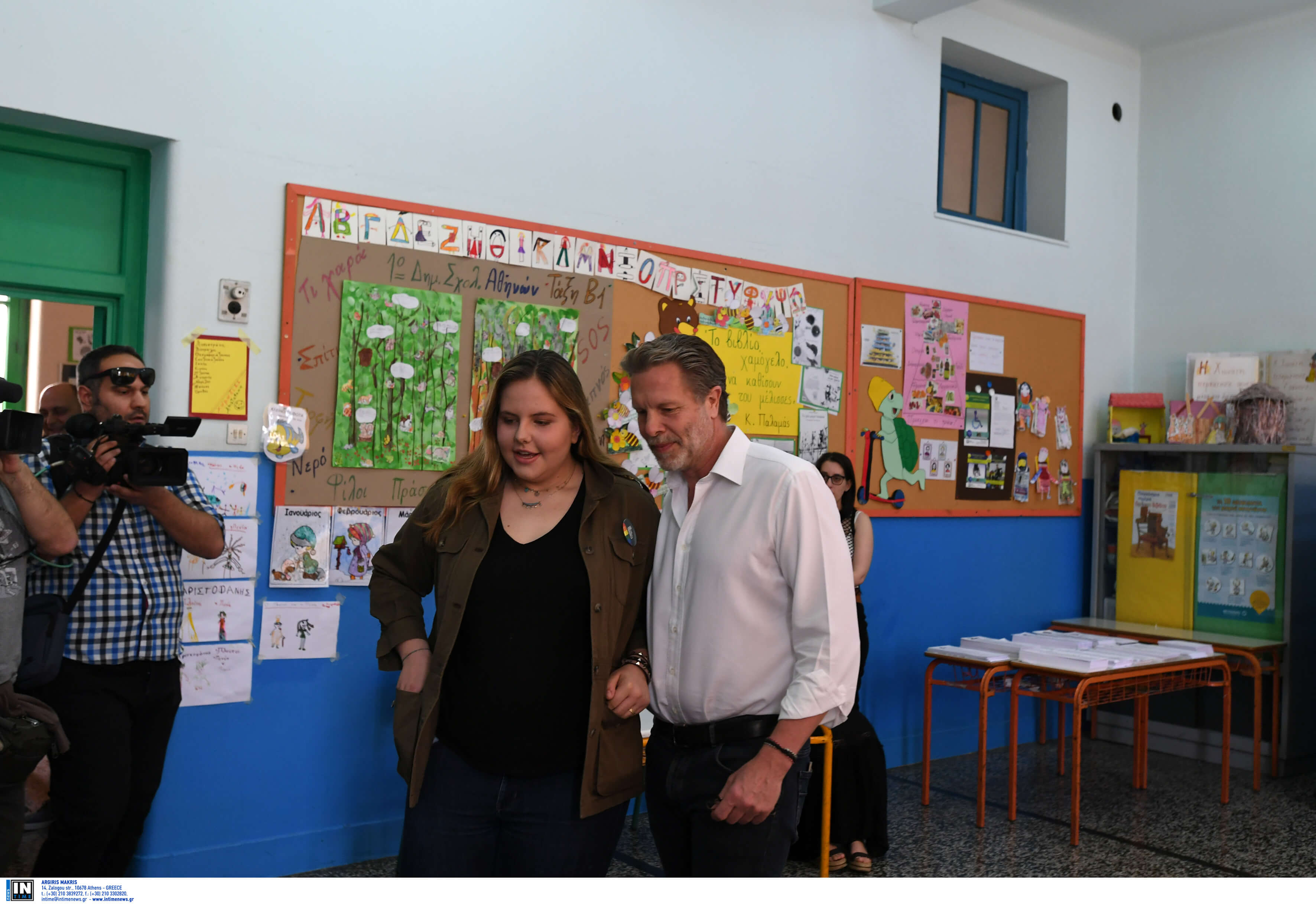 Εκλογές 2019: Παρέα με την κόρη του ψήφισε ο Παύλος Γερουλάνος – video, pics