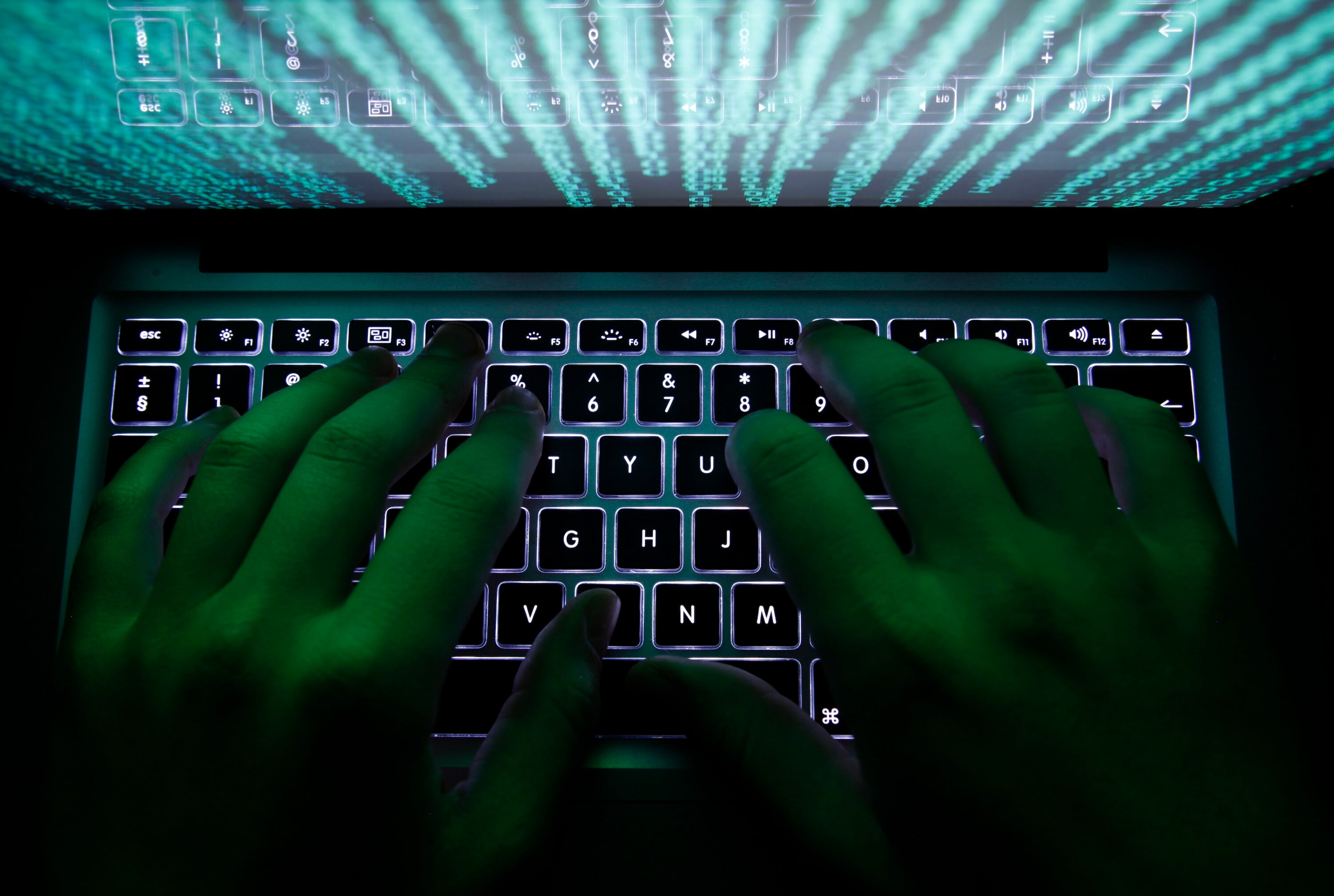 Μαζική επίθεση από χάκερς με μήνυμα «να φοβάστε, να περιμένετε τα χειρότερα»