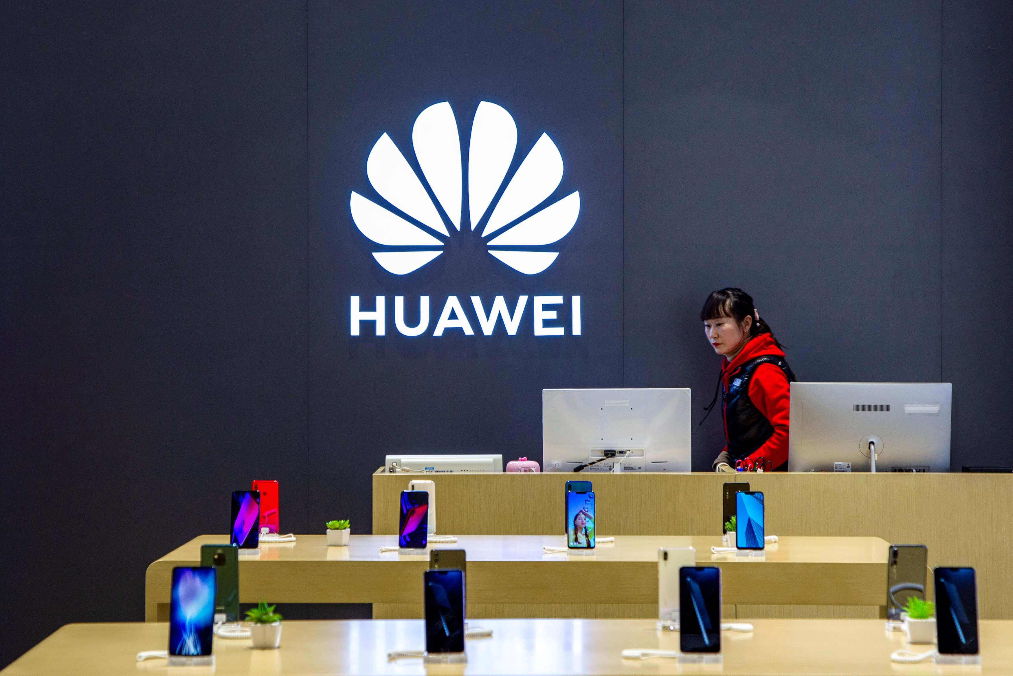 Huawei: Τρίμηνη παράταση στις συναλλαγές με Google και αμερικανικές εταιρείες
