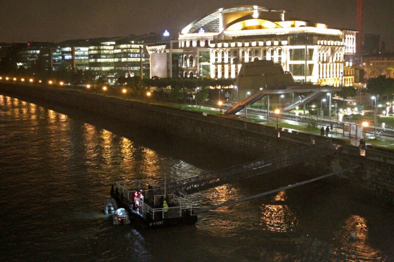 Τραγωδία στον Δούναβη με επτά νεκρούς – Αγνοούνται 16 άνθρωποι, δύτες τους αναζητούν στο "φουσκωμένο" ποτάμι