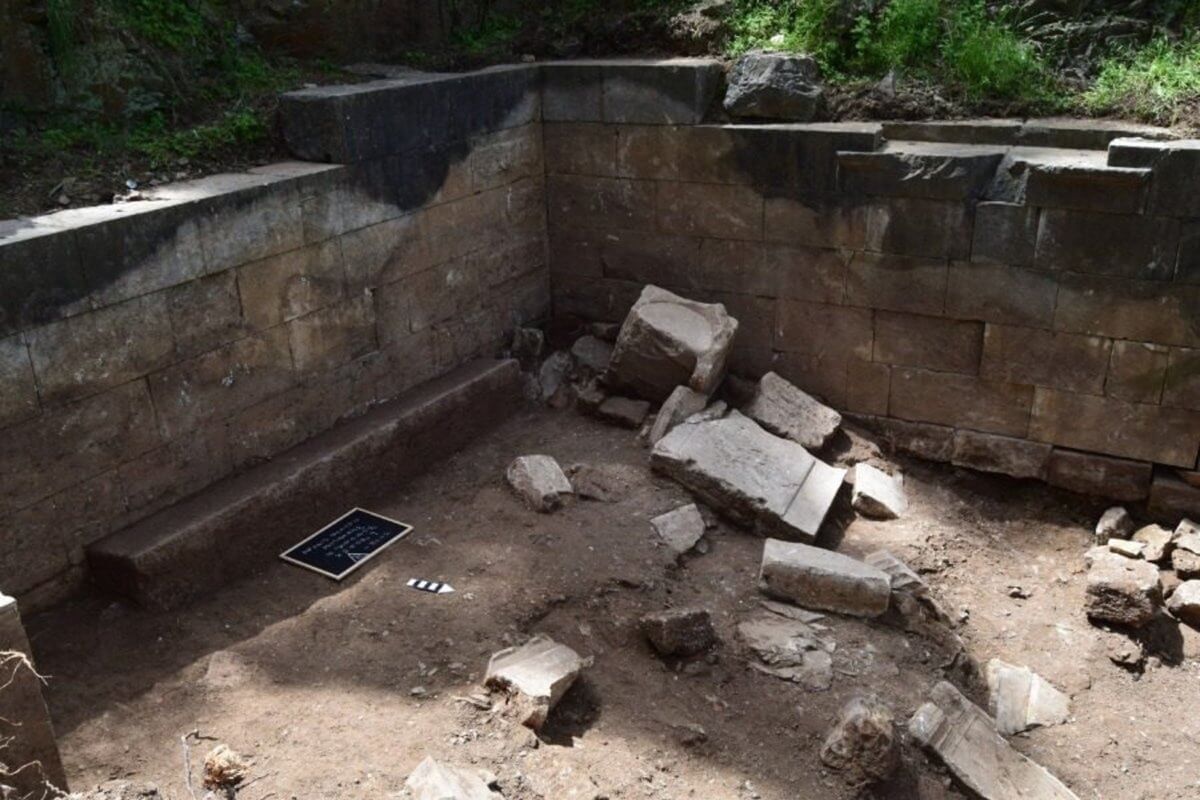 Μυτιλήνη: Στο φως το ιερό της Νεμέσεως στο αρχαίο θέατρο – Η σημασία του για τους μονομάχους!