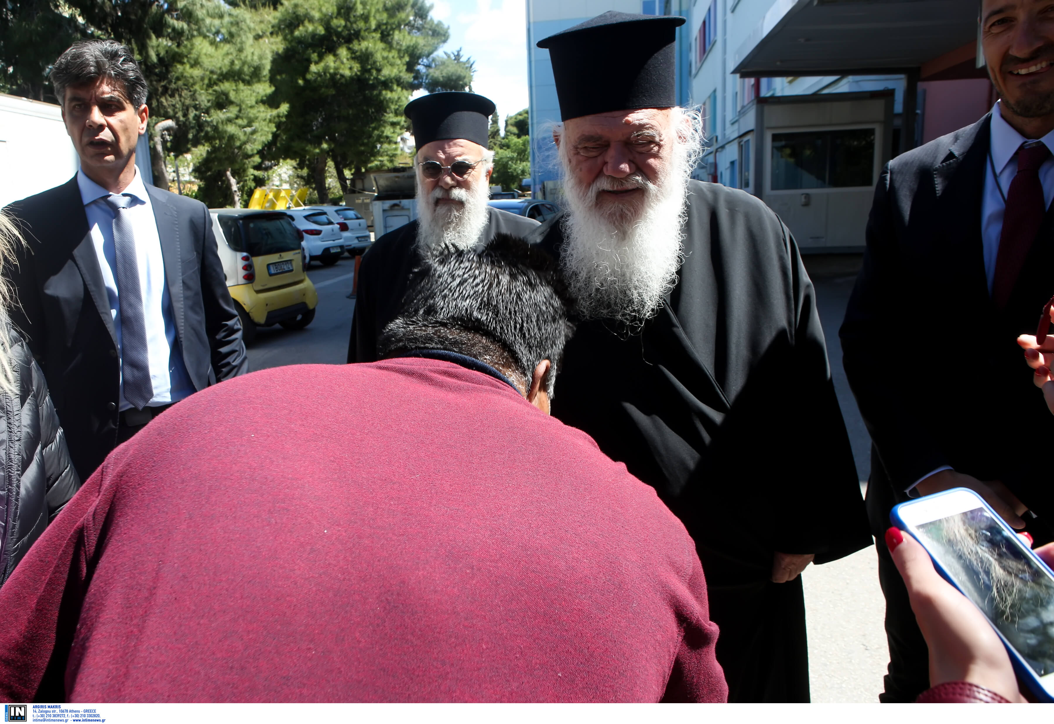 Ο Αρχιεπίσκοπος στο πλευρό της μικρής Αλεξίας: Προσευχηθήκαμε το παιδί να ξαναπαίξει στην αυλή του [video]