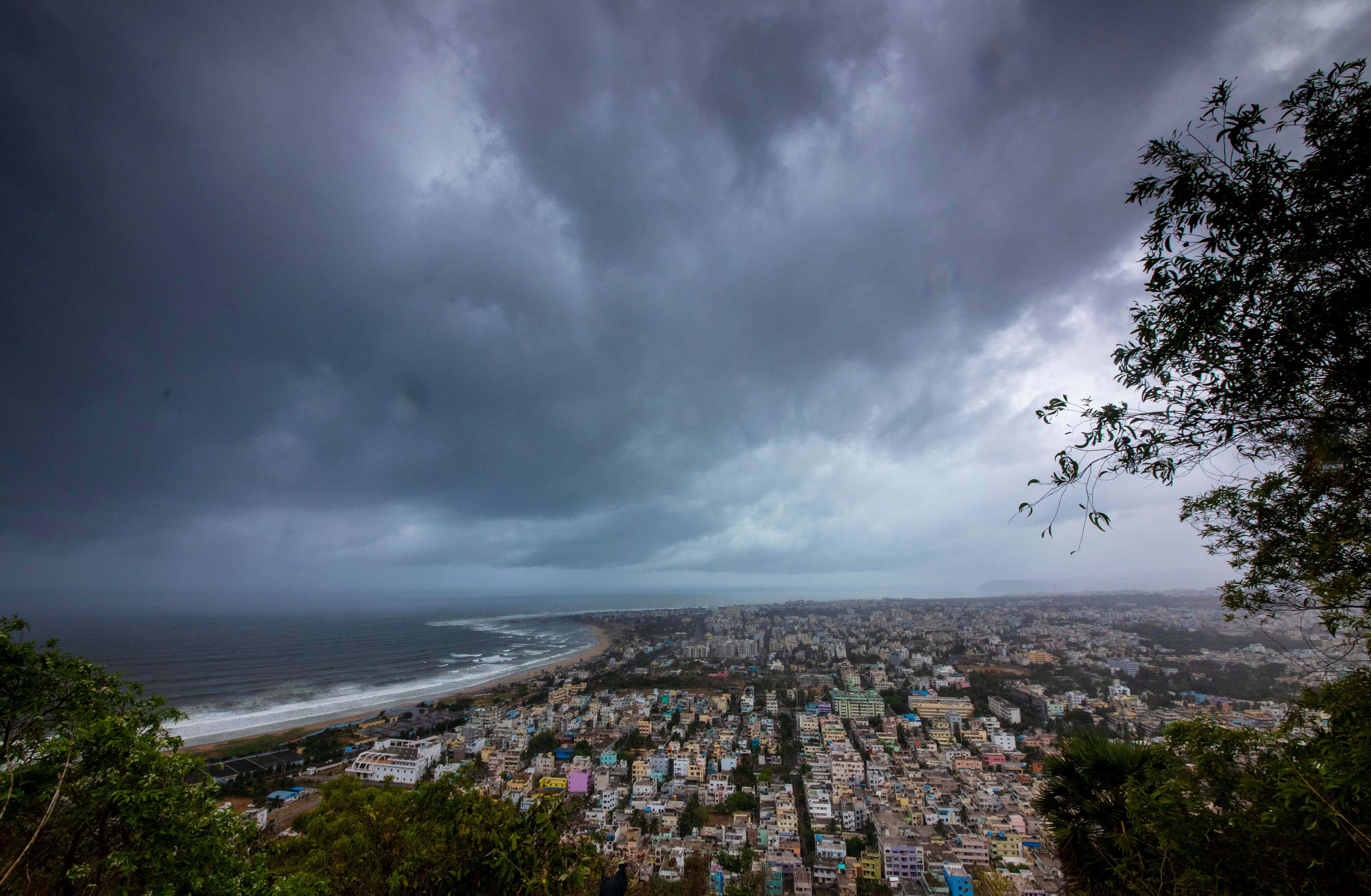 Ινδία: Συναγερμός για τον κυκλώνα Φάνι – Απομακρύνονται 800.000 άτομα