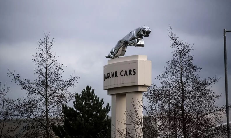 H Tata διαψεύδει τα σενάρια πώλησης της Jaguar Land Rover στην PSA