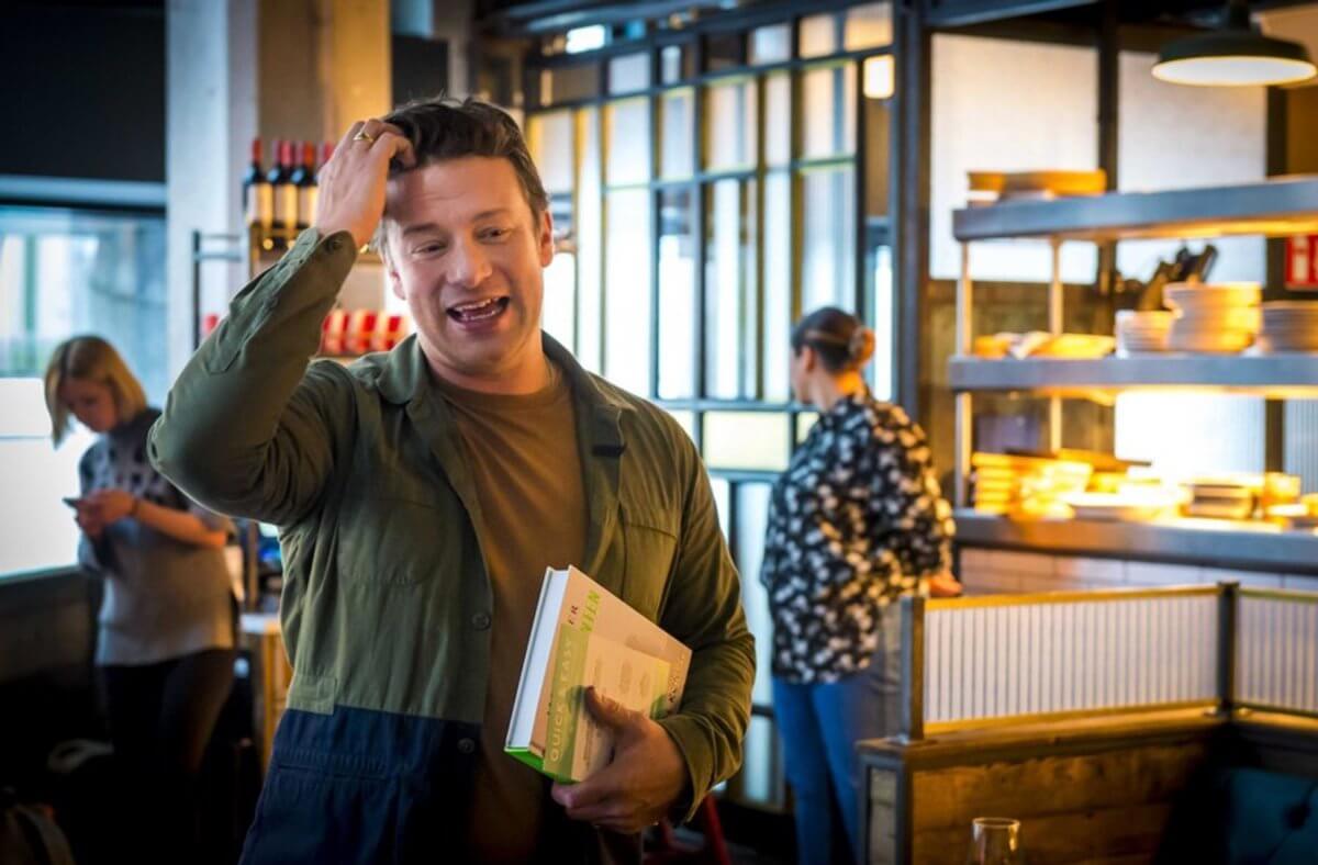 Jamie Oliver: Καταρρέουν τα εστιατόρια του διάσημου σεφ! Πάνω από 1.000 θα μείνουν άνεργοι!