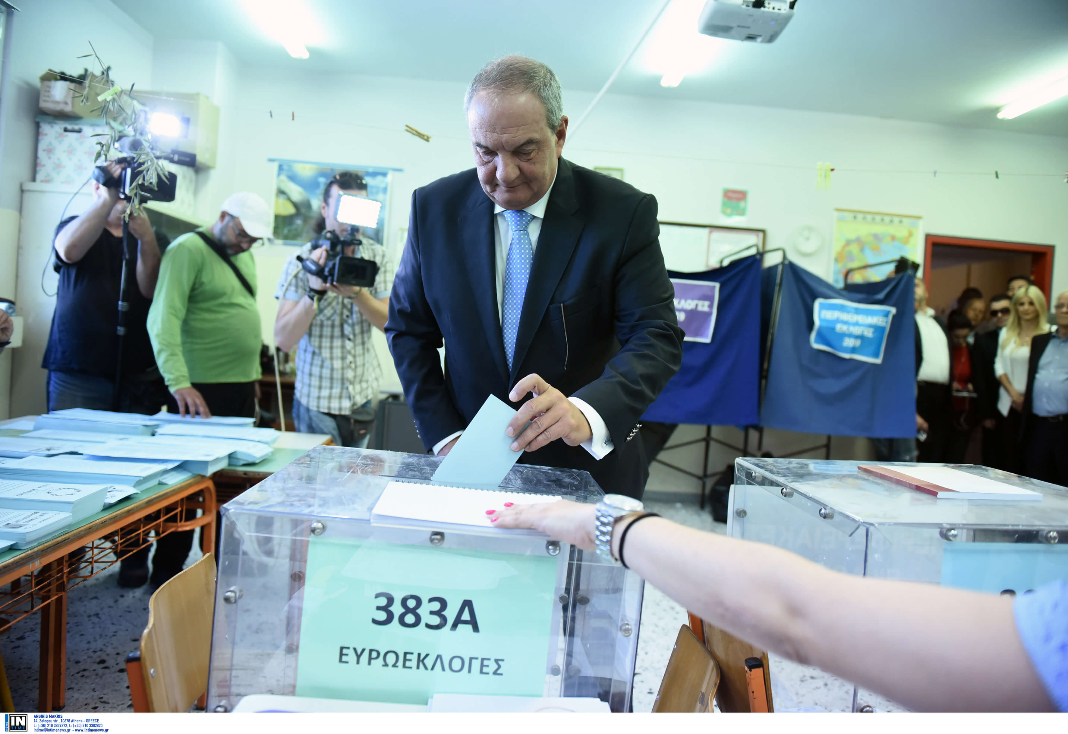 Εκλογές 2019: Στη Θεσσαλονίκη άσκησε το εκλογικό του δικαίωμα ο Κώστας Καραμανλής [video, pics]