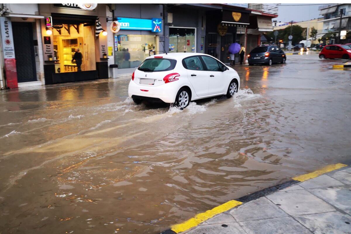 Καιρός: Έρχονται βροχές, καταιγίδες, σκόνη και χαλάζι!